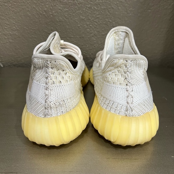Yeezy Boost 350 V2 
Women’s size 8
Men size 6 1/2 - Picture 4 of 6